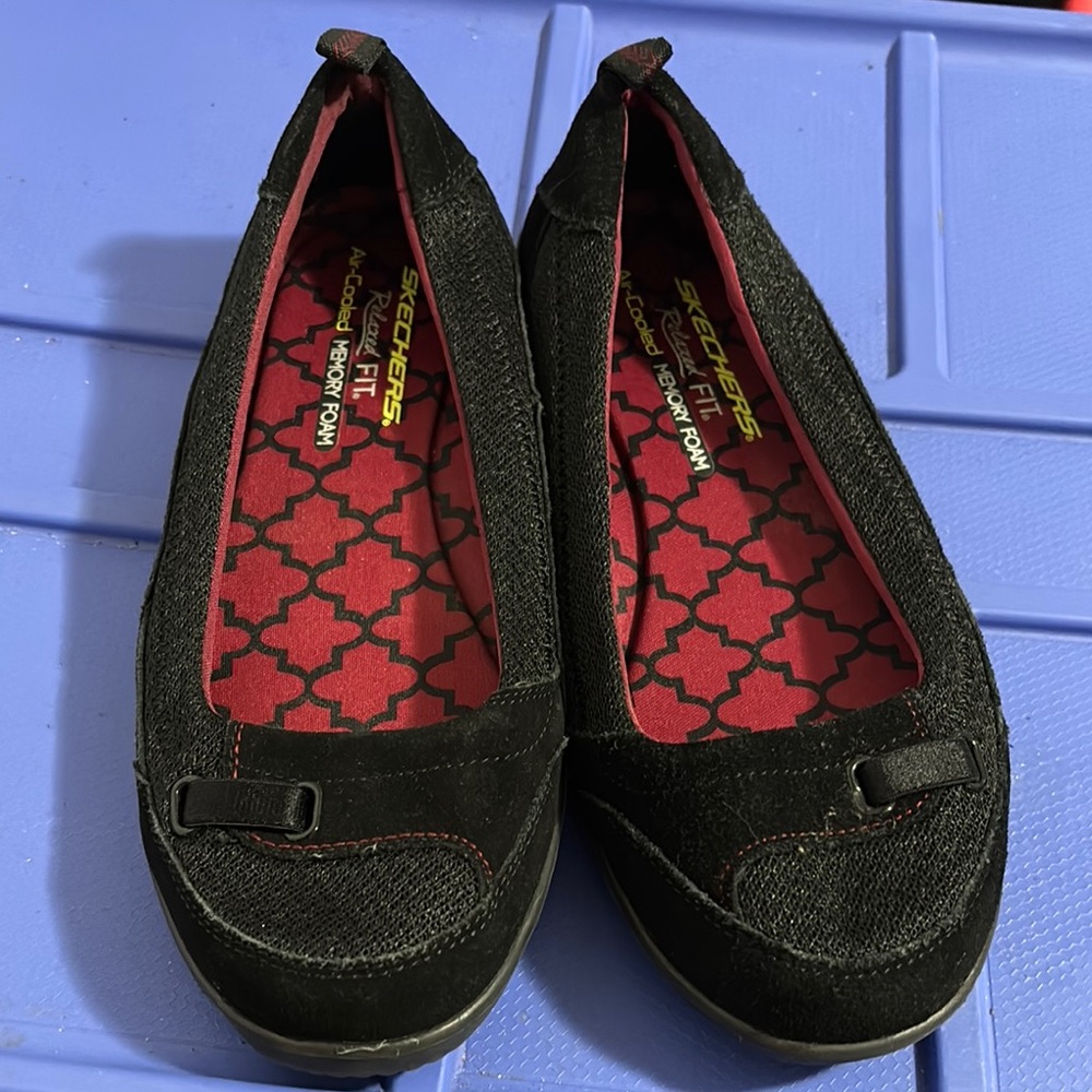 Skechers Women's Black and Red Flats Sz 7 Excellent Condition
